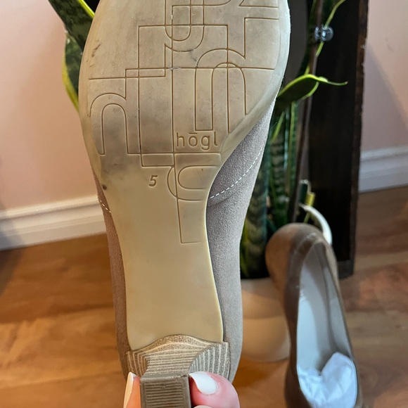 Vintage Light Brown Suede 'Hogl' Wood Stacked Heel Pumps - Picture 14 of 16